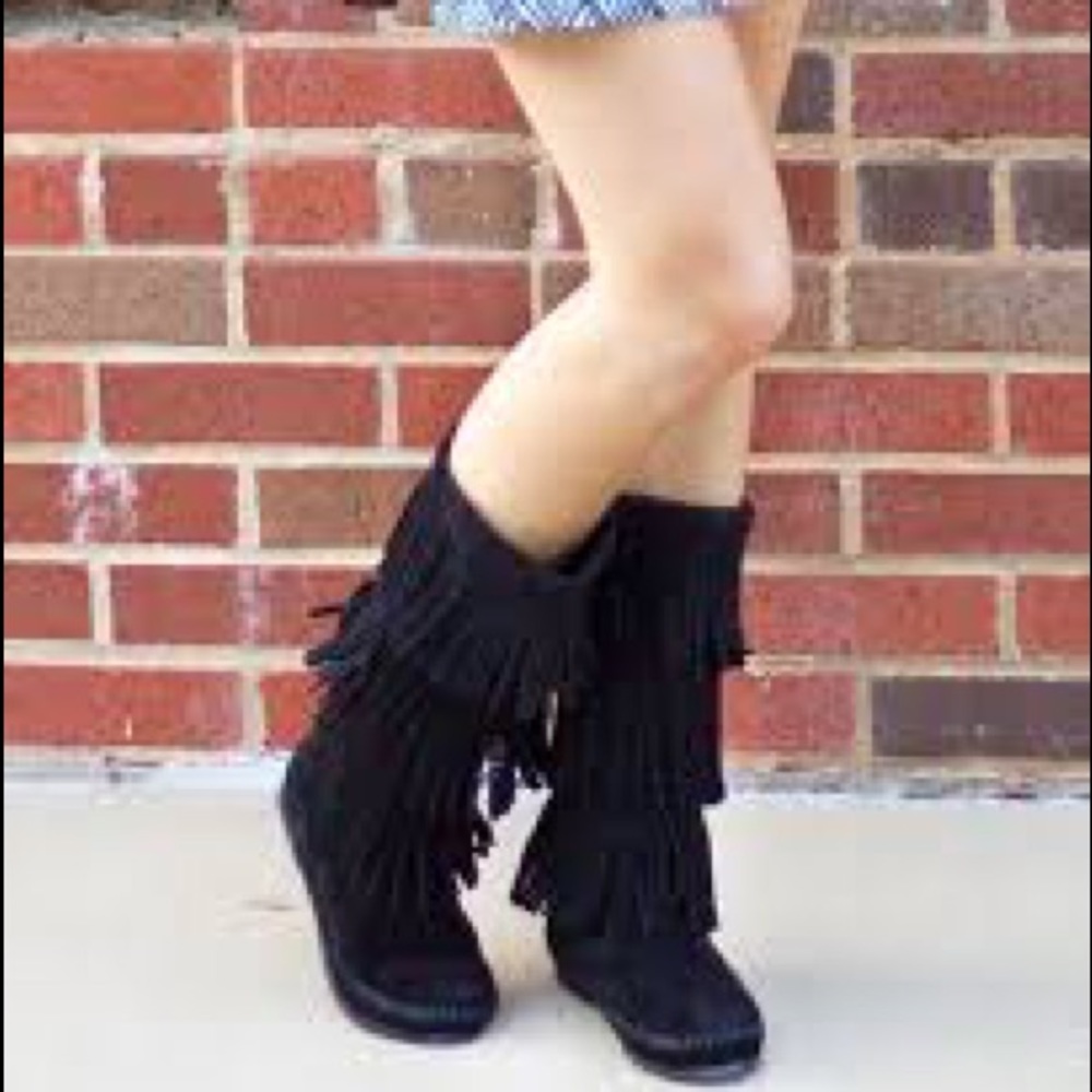 Minnetonka 3 layer Fringe Boot SZ 10 ⭐️